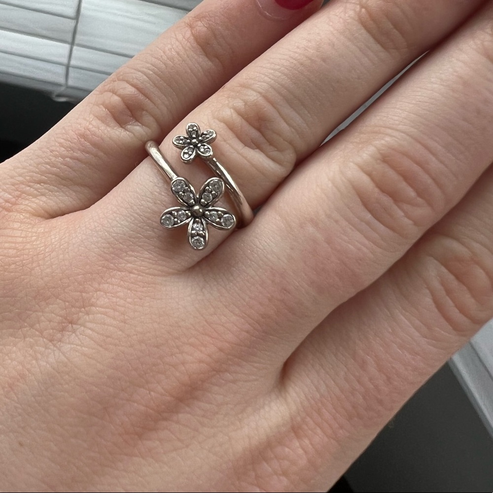 Pandora daisy ring